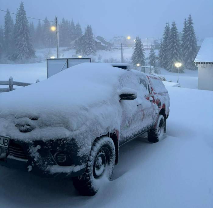 Zăpadă a făcut prăpăd în mai multe stațiuni montane preferate de români