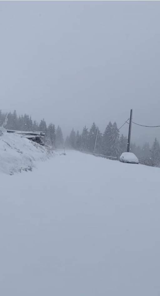 Zăpadă a făcut prăpăd în mai multe stațiuni montane preferate de români