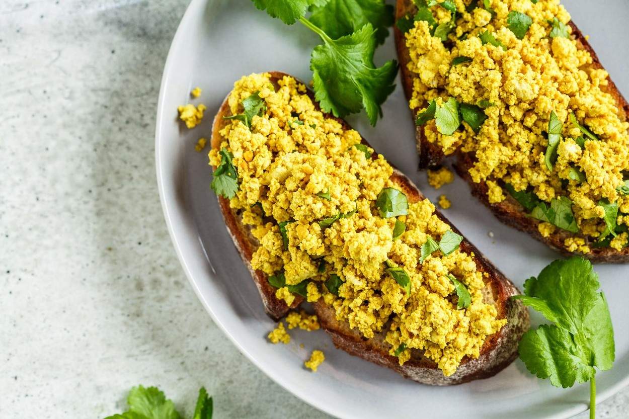 Tofu poate înlocui ouăle din omletă