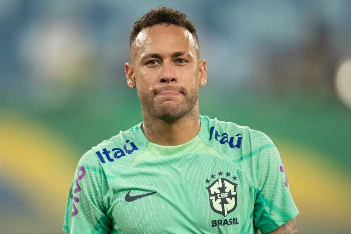 Neymar îmbrăcat în echipament verde