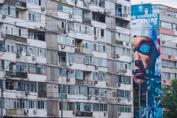 David Popovici pictat pe un bloc