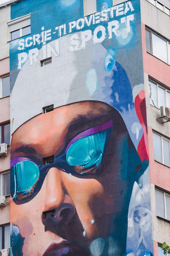 David Popovici pictat pe un bloc