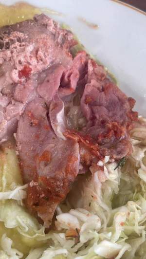 S-au găsit viermi în mâncarea de la cantina Academiei de Poliție din București, după ce 60 de studenți au făcut toxinfecție alimentară: ”Carne alterată cu miros înțepător” / FOTO