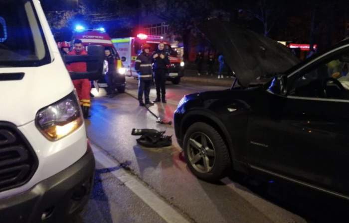 Accident teribil în faţa unui spital din Slatina. Trei adolescente au fost spulberate de o maşină.