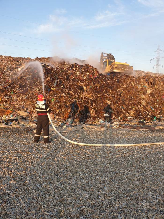 Incendiu la groapa de gunoi de lângă Ploiești