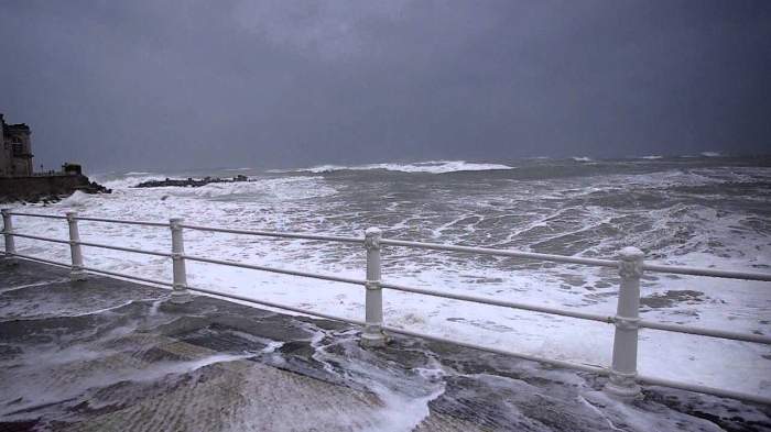 Ce este "Storm Surge", fenomenul care a provocat dezastru pe litoralul românesc weekend-ul trecut. Rafalele care au atins şi 120 de kilometri pe oră / FOTO