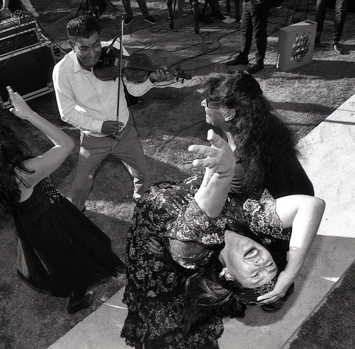 EXCLUSIV. Caliu din Clejani, distrus de durere, după moartea Ronei Hartner. Artista iubea să petreacă împreună cu tot taraful / GALERIE FOTO