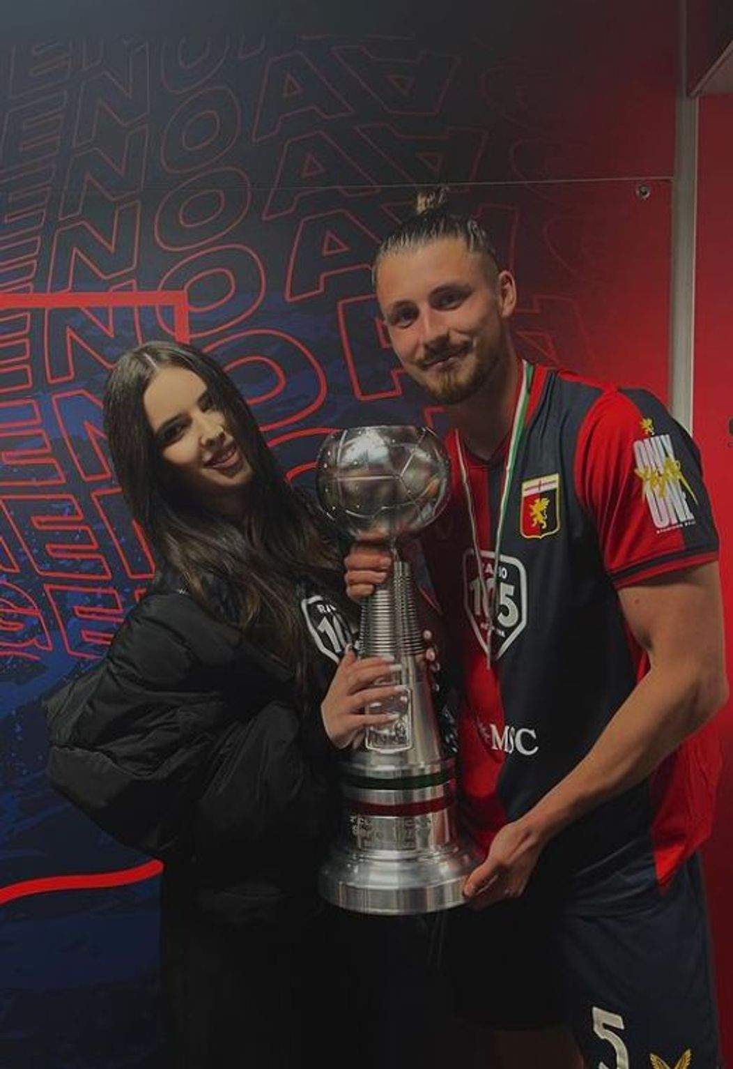 Star Magazin. Familia lui Radu Drăgușin, detalii din viața celui mai titrat fotbalist de la Naționala României. În ce investește fotbalistul cei mai mulți bani: „Și-a asigurat un viitor” / VIDEO