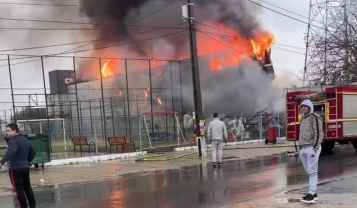 Incendiu puternic în județul Dâmboviţa, în urmă cu puțin timp. A fost emis mesaj RO-Alert / FOTO