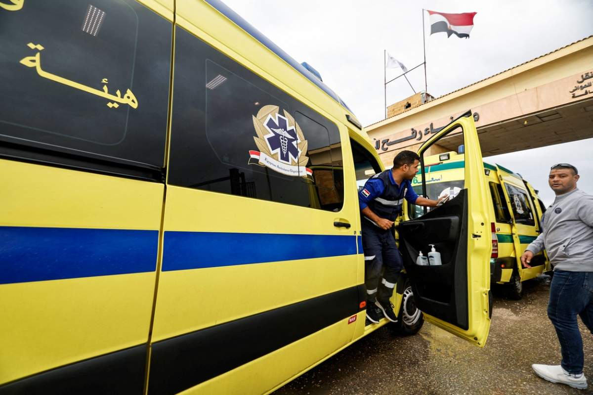 Ambulanta care merge spre Fâșia Gaza