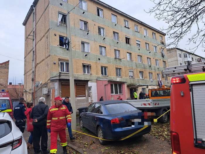 Explozie într-un bloc din județul Timiș, urmat de un incendiu