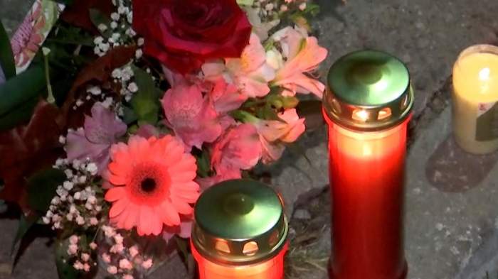candele, lumânări și flori
