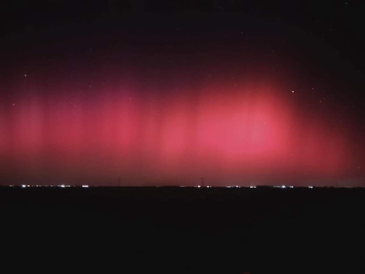 Fenomen spectaculos pe cerul României. Unde s-a văzut Aurora Boreală / FOTO Fenomen spectaculos pe cerul României. Unde s-a văzut Aurora Boreală / FOTO