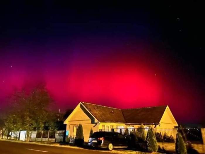 aurora boreală și o casă