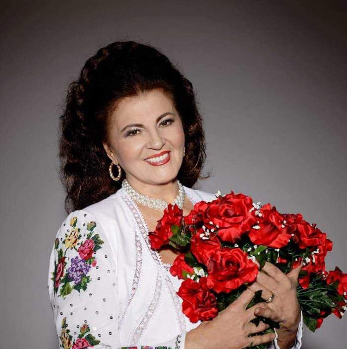 Irina Loghin cu flori