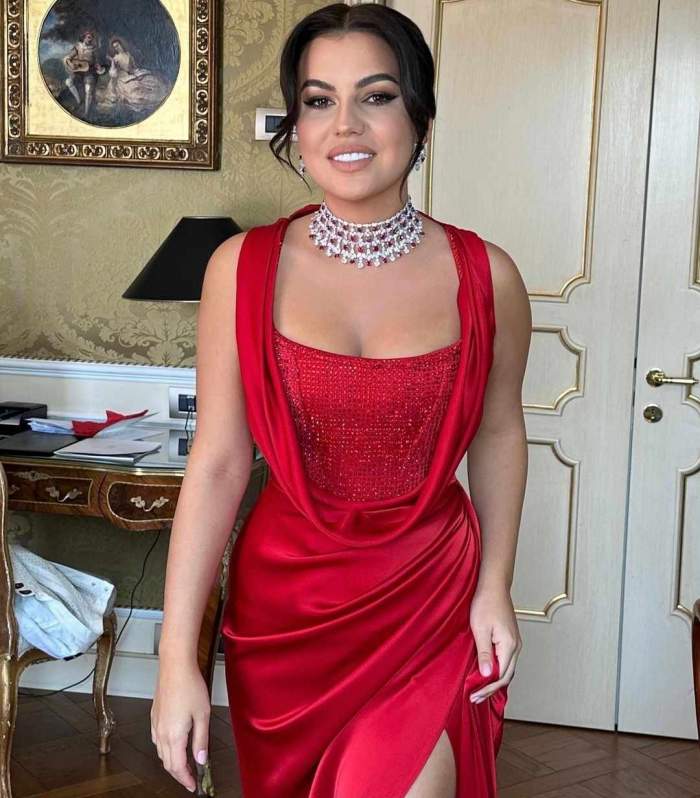 Romina Gingașu în rochie roșie