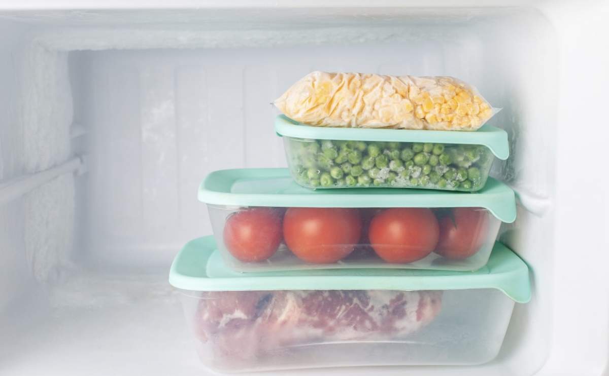 Congelarea anumitor alimente implică nu numai modificări ale texturii și aromei, ci și posibile probleme de sănătate pentru noi și familia noastră.