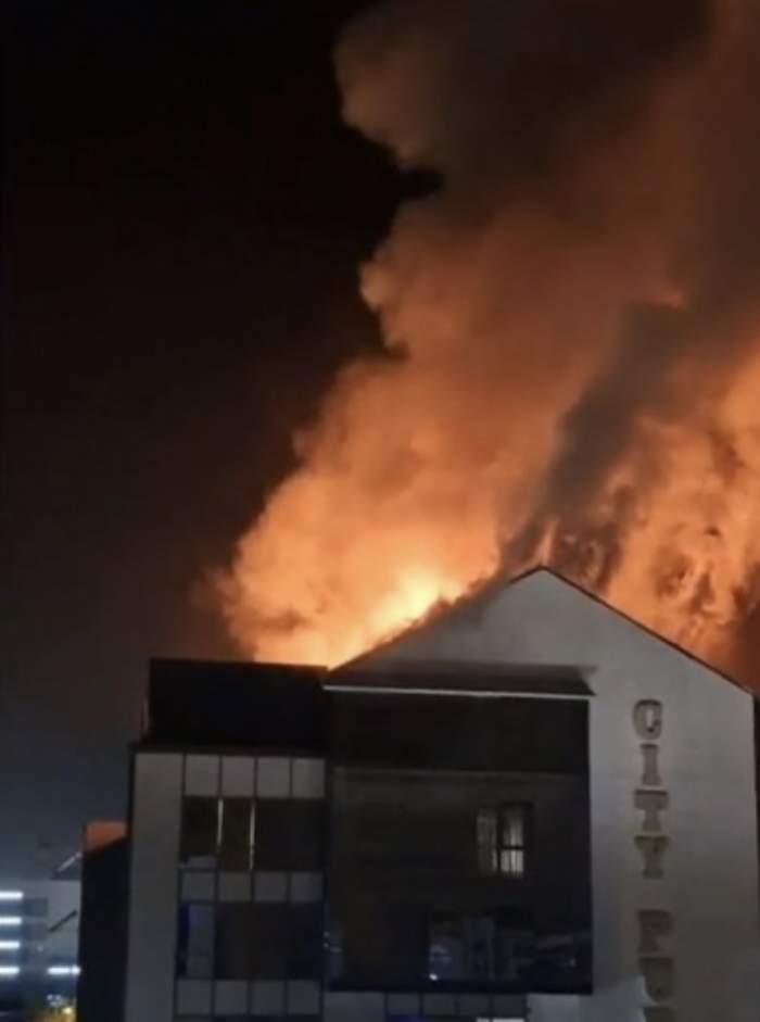 Un incendiu de proporții a avut loc la un hotel din Ploieşti