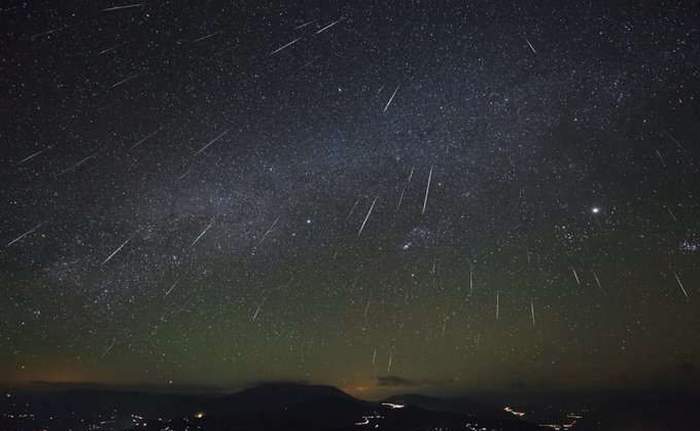 Curentul de meteori Geminide se manifestă între 19 noiembrie şi 24 decembrie.