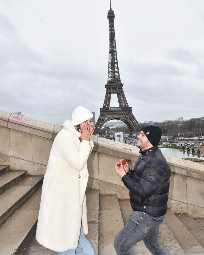 Fostă concurentă de la Mireasa, cerută în căsătorie la Paris. Primele imagini cu tânăra și iubitul ei, după ce s-au logodit: „Da pentru tot restul vieții mele” / FOTO