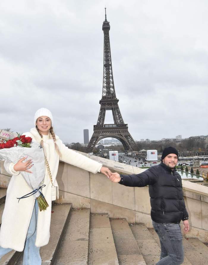 Fostă concurentă de la Mireasa, cerută în căsătorie la Paris. Primele imagini cu tânăra și iubitul ei, după ce s-au logodit: „Da pentru tot restul vieții mele” / FOTO