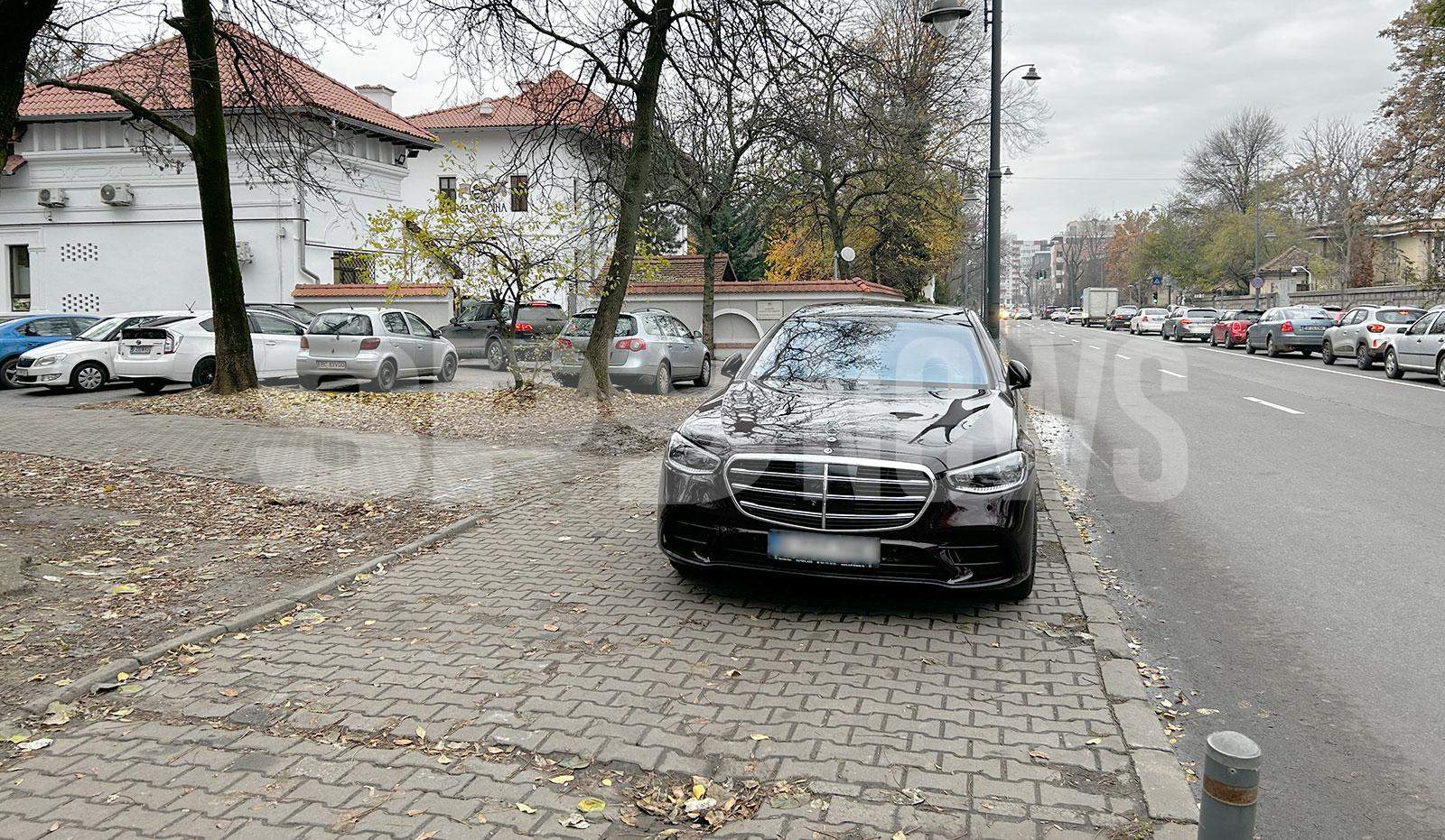 Greu cu parcările în București, dar când ești milionar sau fost primar te descurci în orice situație! Cum au fost filmați Mihai Tufan și Adriean Videanu / PAPARAZZI