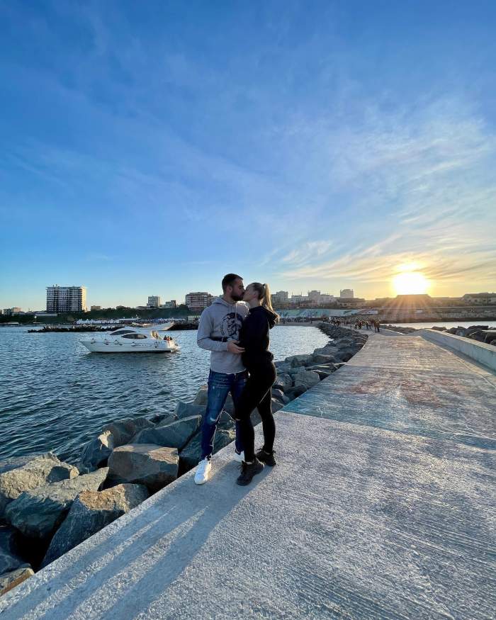 Doi foști concurenți de la Mireasa, pas important în relație. S-au mutat la casa lor și vor să facă și cununia religioasă. Puțini au crezut în povestea lor de dragoste