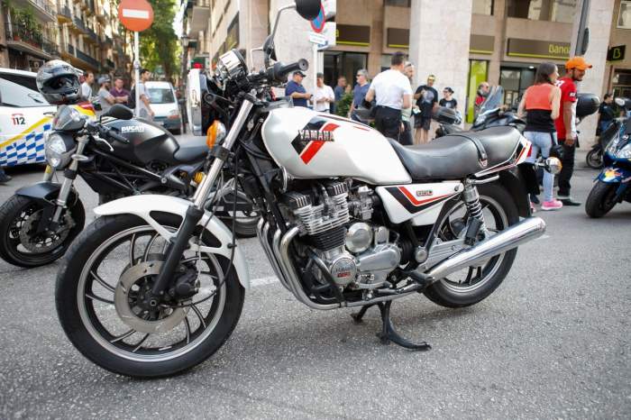 Veche motocicletă clasică Yamaha 650