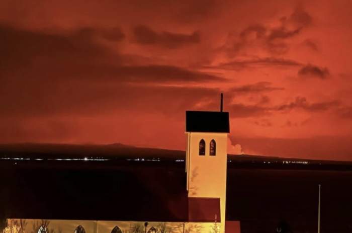 Fenomen sumbru pe cerul Islandei. De ce a devenit roșu: ”Mult fum și aer toxic" / FOTO