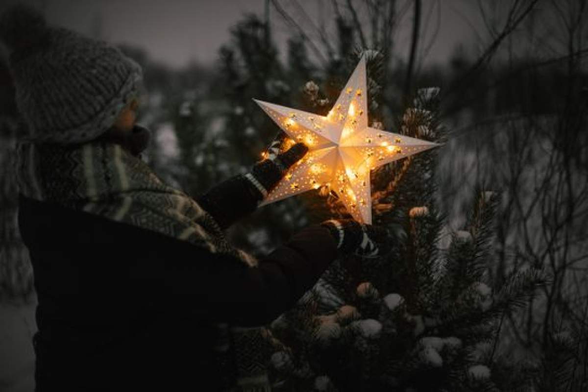 În fiecare an, magia Crăciunului este adusă în casele noastre de către colindătorii din toate zonele țării.