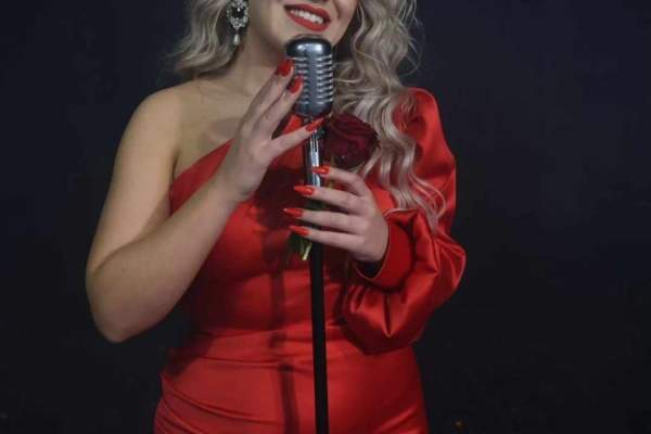 Star Magazin. Artistă din România, implicată într-un accident rutier grav. Primele declarații, după ce a intrat cu mașina într-o cisternă de petrol: ”Din păcate...” / VIDEO