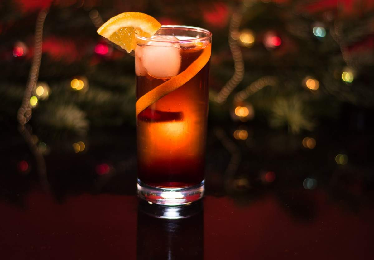 Rețete de cocktail pentru masa de Crăciun. Băuturile cu care îți vei surprinde musafirii