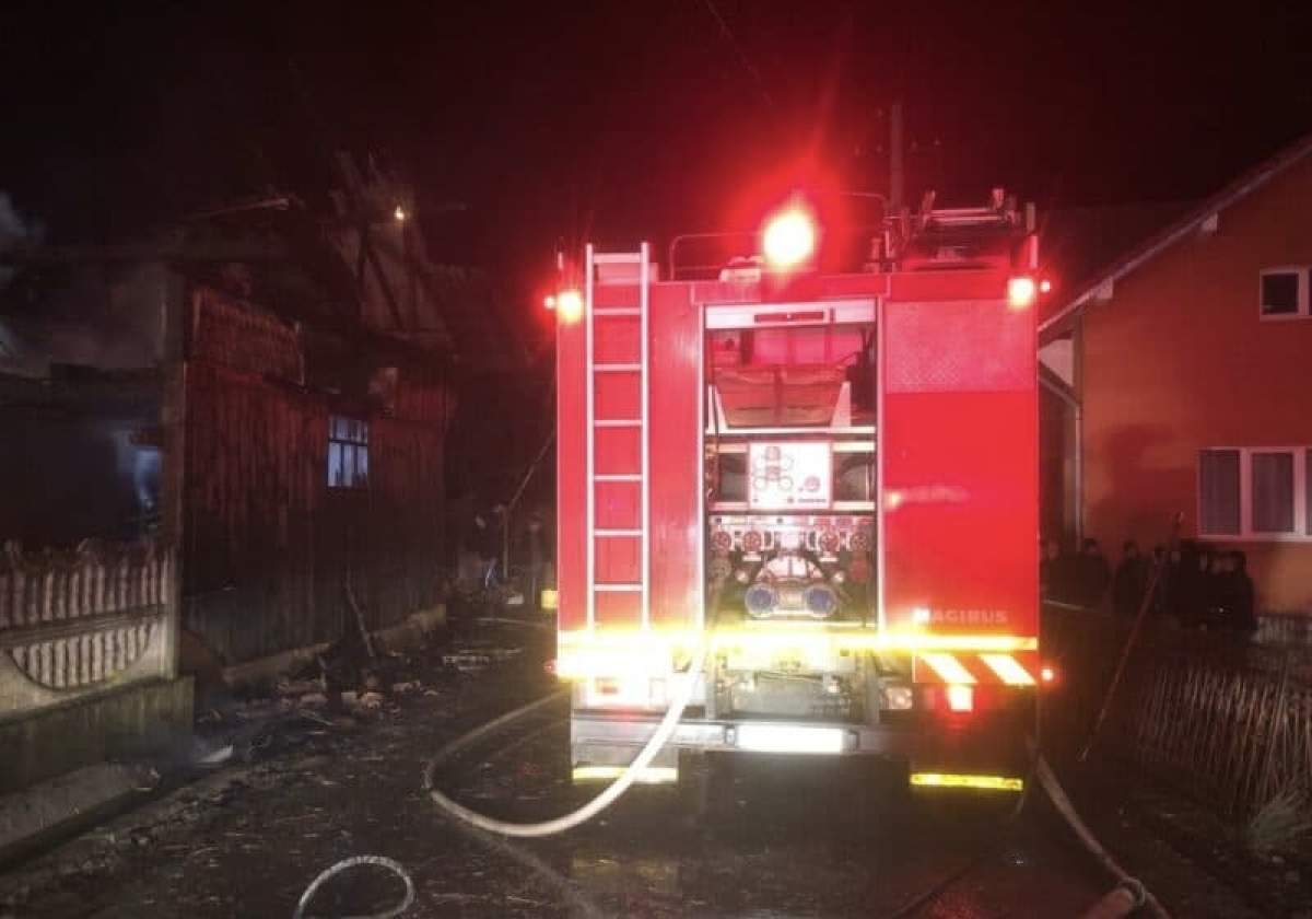 Mașina pompieri Prahova Flăcările au cuprins un operator economic. Planul Roșu de intervenție a fost activat