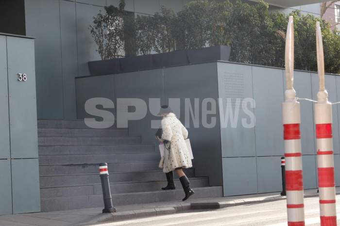 Mircea Lucescu este un bunic de nota 10! Antrenorul român nu poate spune „NU” atunci când vine vorba de nepoții lui. „Îl Luce” le respectă orice poftă micuților / PAPARAZZI