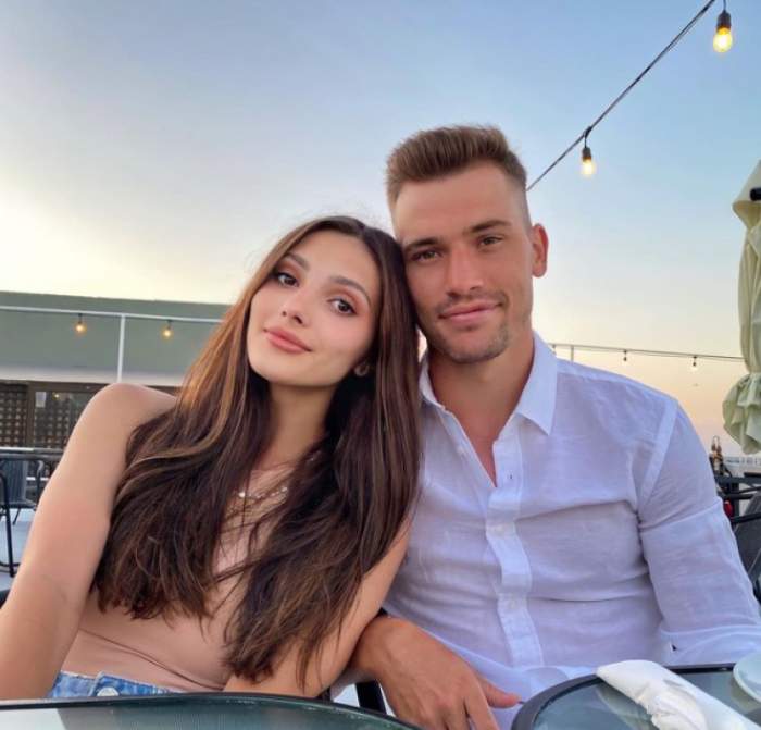 Fotbalistul român care și-a cerut iubita în căsătorie în vacanța din Dubai. Sunt împreună de trei ani. Primele imagini după ce s-au logodit / FOTO