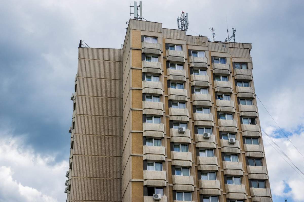 Nu vor mai fi obligaţi să plătească impozit românii care locuiesc la bloc