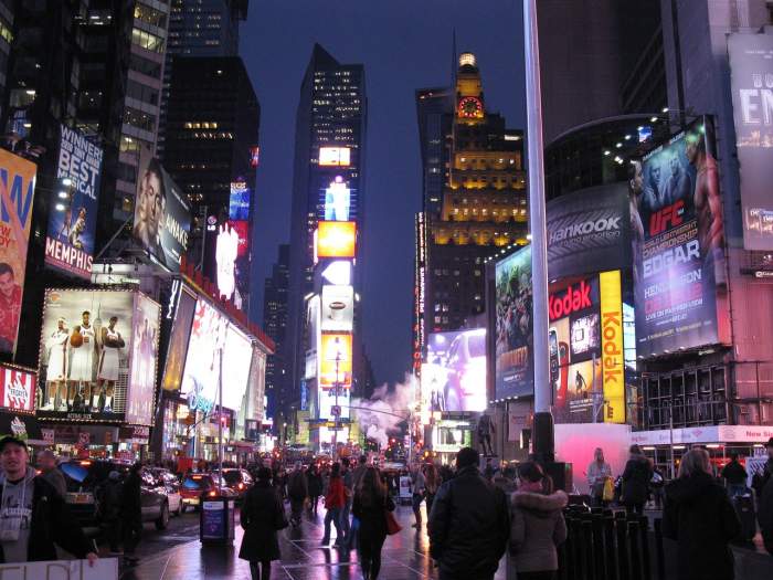 Cinci motive ca să nu-ți petreci Anul Nou în Times Square din New York. De ce să alegi altă destinație