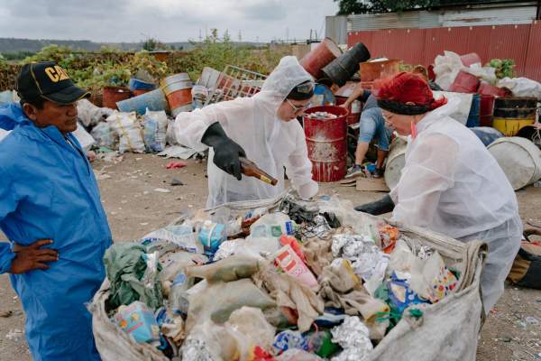 America Express, 5 decembrie 2023. Concurenții au ajuns la groapa de gunoi. Ce obiect de preț a fost descoperit printre deșeuri: ”Din păcate” / VIDEO