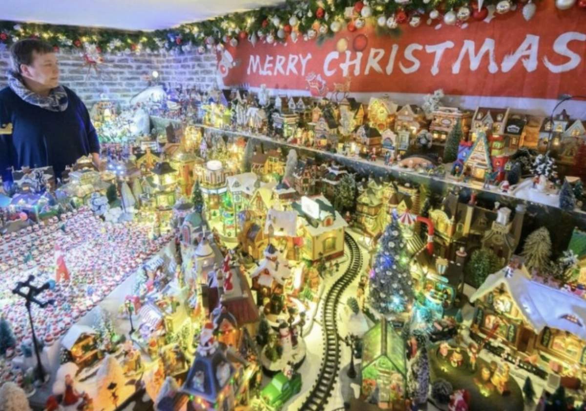 Casa decorată 555 de brazi artificiali Doi soți au început pregătirile de iarna încă din luna iunie