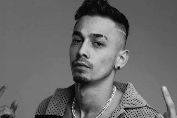 Ce spune Juno despre experiența de la Te cunosc de undeva. Care a fost cel mai dificil personaj de interpretat: ”Eram dezbrăcat”