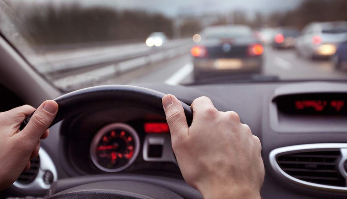 Anumiți conducători auto ar putea fi testaţi la fiecare doi ani pentru a-şi păstra permisul de conducere