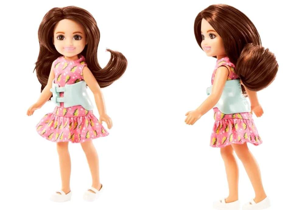 Păpușa Barbie cu scolioză. Este cea mai recentă lansare a companiei de jucării Mattel / FOTO