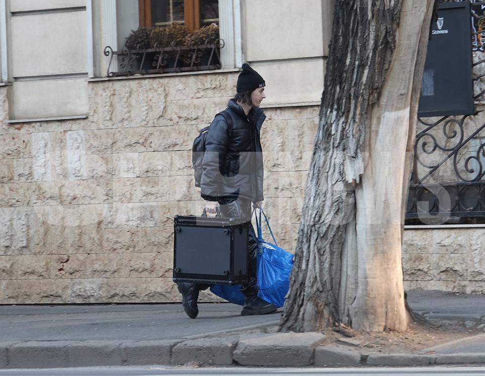 Theo Rose are mereu pe cine să se bazeze. Cine este alături de artistă la fiecare pas pe care îl face / PAPARAZZI