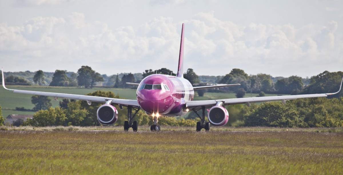 Zborurile din România către cinci orașe din Europa, suspendate de Wizz Air. Modificările făcute de compania aeriană