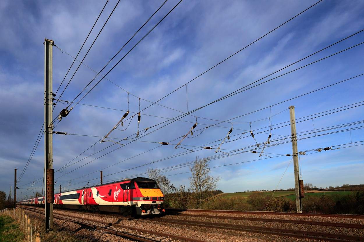 România aduce trenuri electrice din Polonia. Vor circula cu 160 de km/h / FOTO