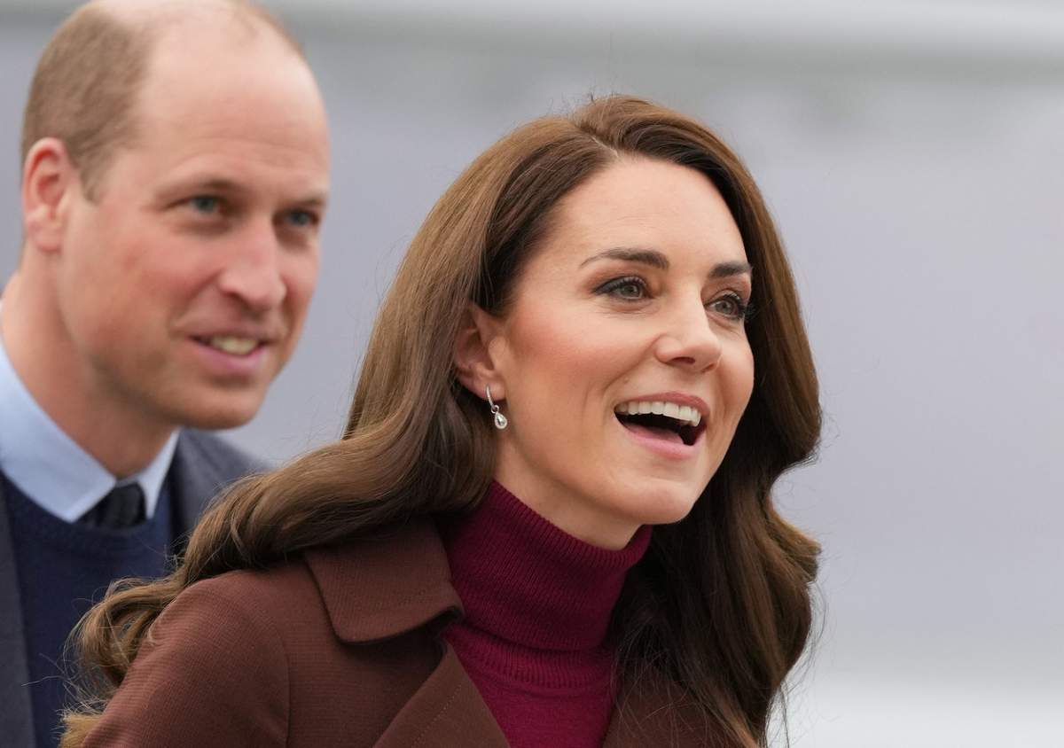 Ce trucuri folosește Kate Middleton pentru ca bretelele sutienului să nu se vadă. Cum reușește Prințesa de Wales să-și ascundă lenjeria intimă