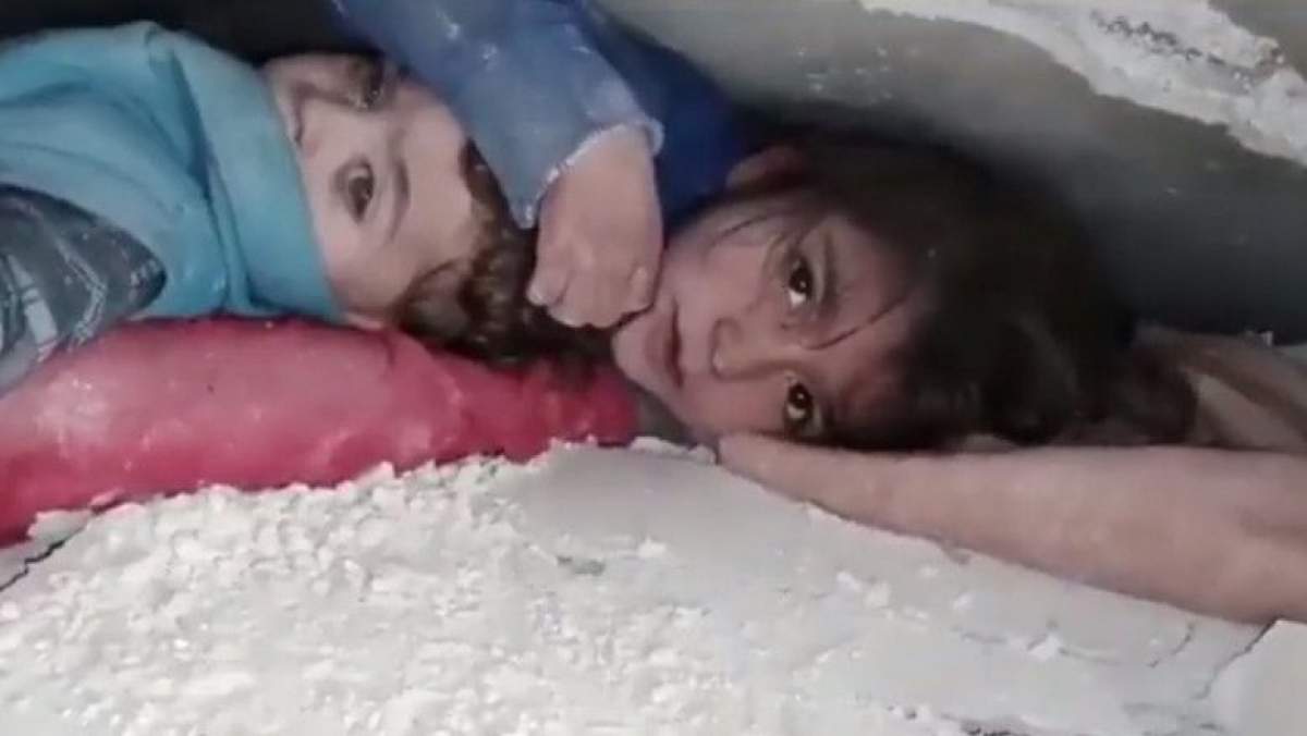 Povestea imaginii din Siria care a impresionat pe toată lumea! O fetiță de 5 ani și-a protejat fratele timp de 22 de ore