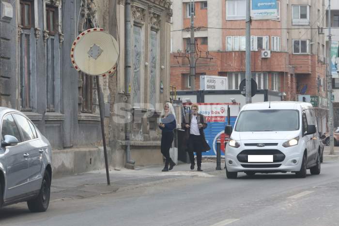 Anemona Niculescu, surprinsă în compania unui băiat misterios. Fosta artistă a trupei A.S.I.A nu s-a abținut de la gesturi tandre / PAPARAZZI