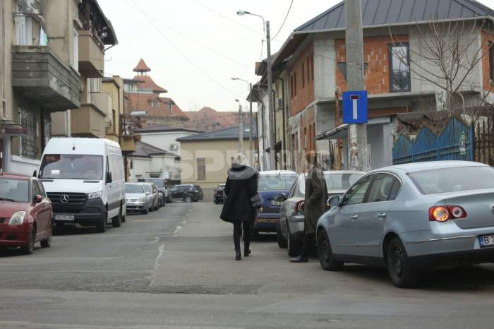 Anemona Niculescu, surprinsă în compania unui băiat misterios. Fosta artistă a trupei A.S.I.A nu s-a abținut de la gesturi tandre / PAPARAZZI