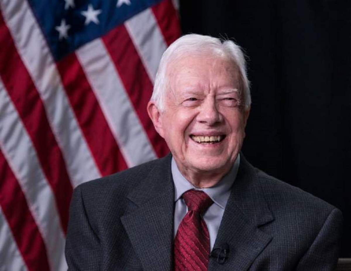 Jimmy Carter lângă steagul SUA